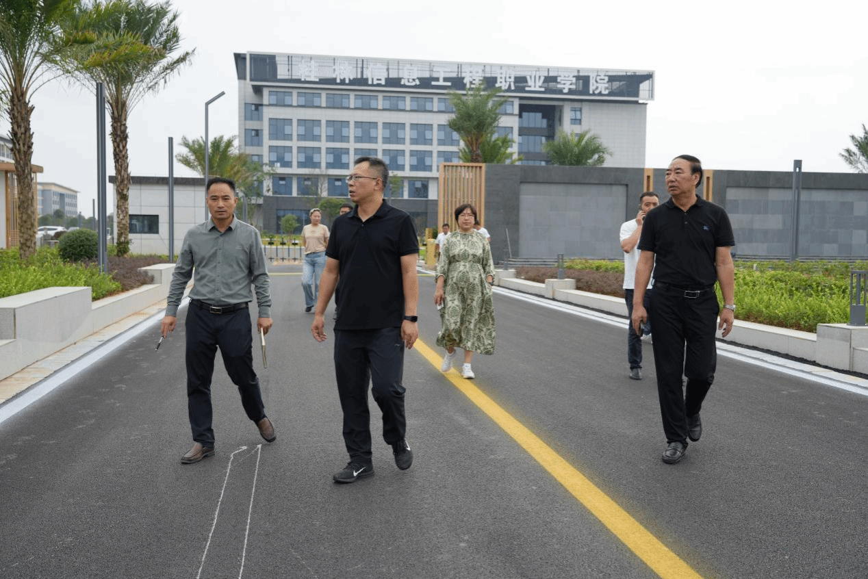 校领导带队检查迎新准备工作